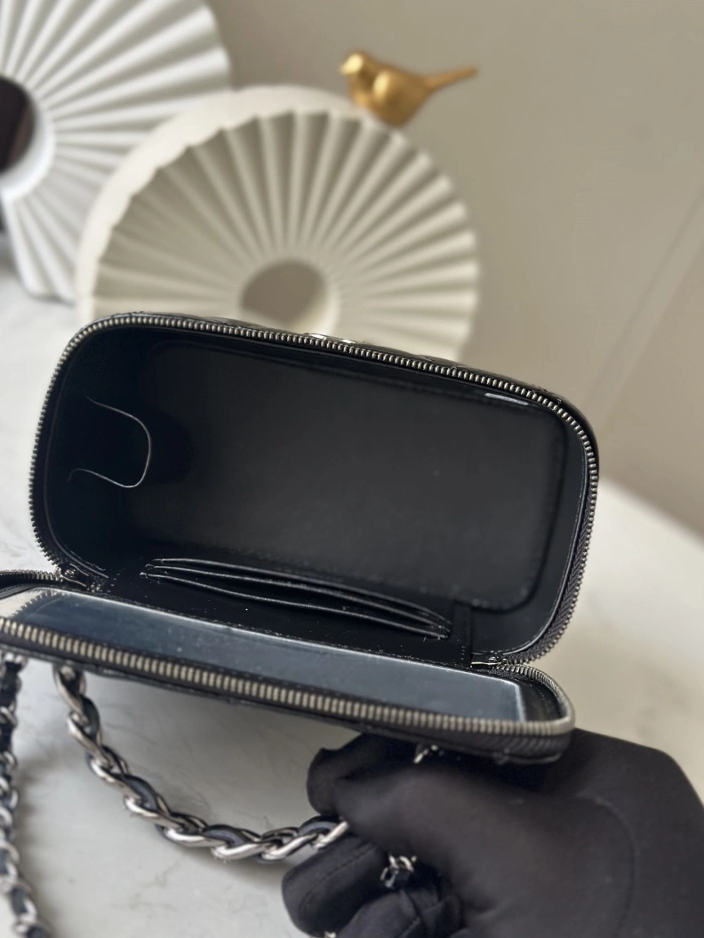 Practical Chxnxl Cosmetic Bags 29231