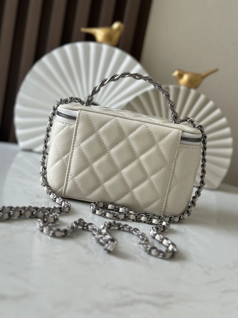 Fashionable Chxnxl Cosmetic Bags 29221