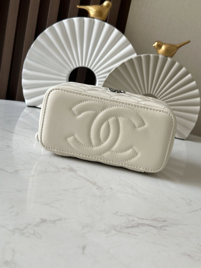 Fashionable Chxnxl Cosmetic Bags 29221