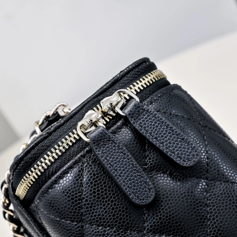 Trendy Chxnxl Cosmetic Bags 29218