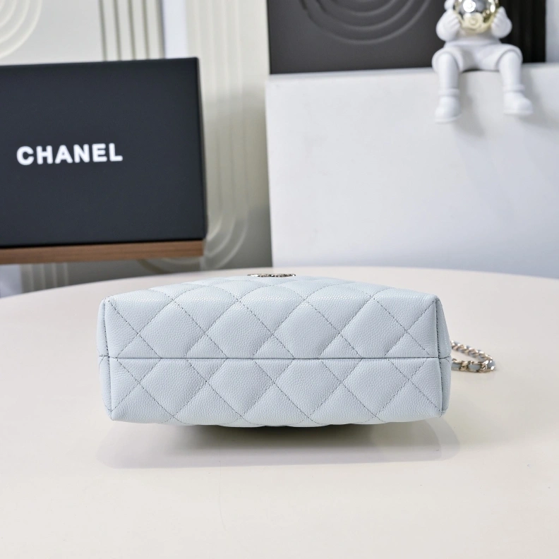 WellDesigned Chxnxl Top Handle Bags 28978