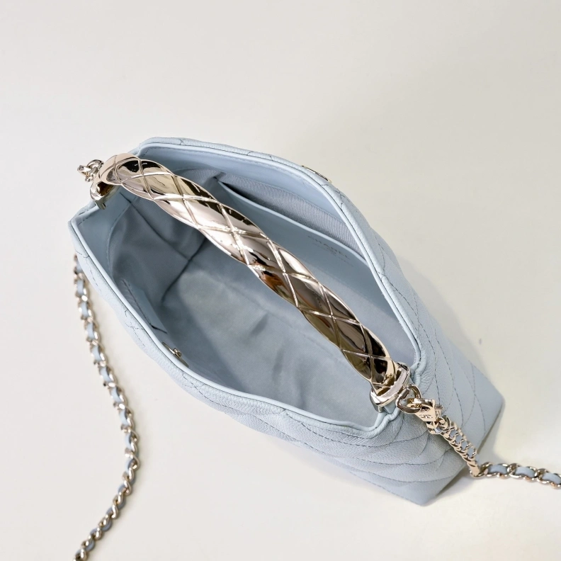 WellDesigned Chxnxl Top Handle Bags 28978