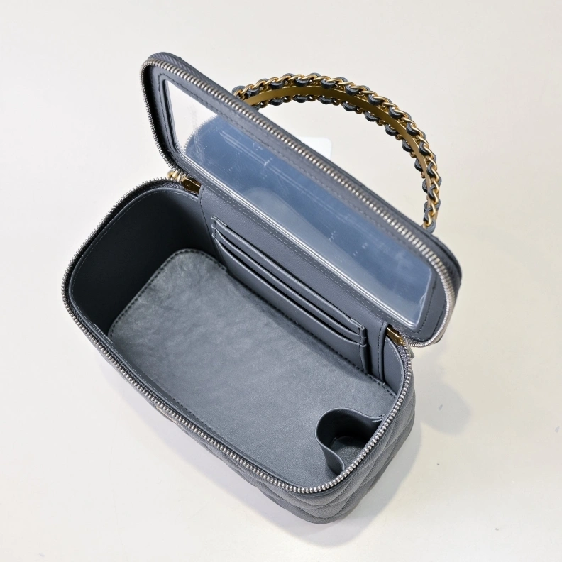 Sophisticated Chxnxl Cosmetic Bags 29206