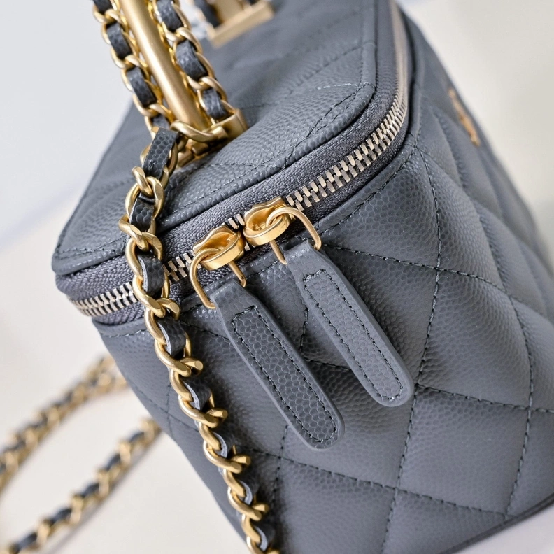 Sophisticated Chxnxl Cosmetic Bags 29206