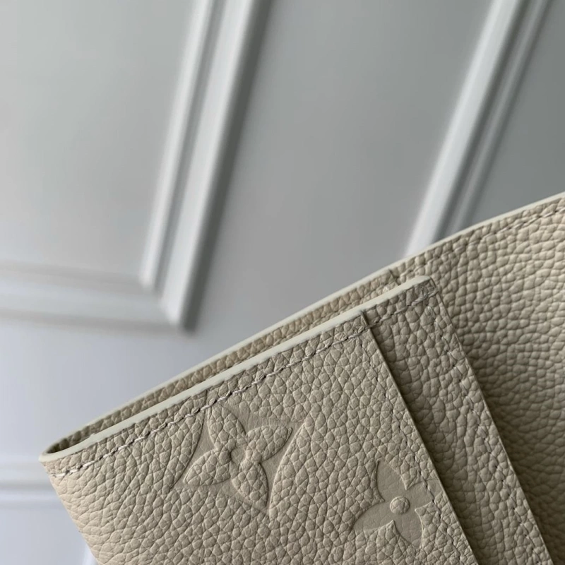 Versatile LX Wallets 2516