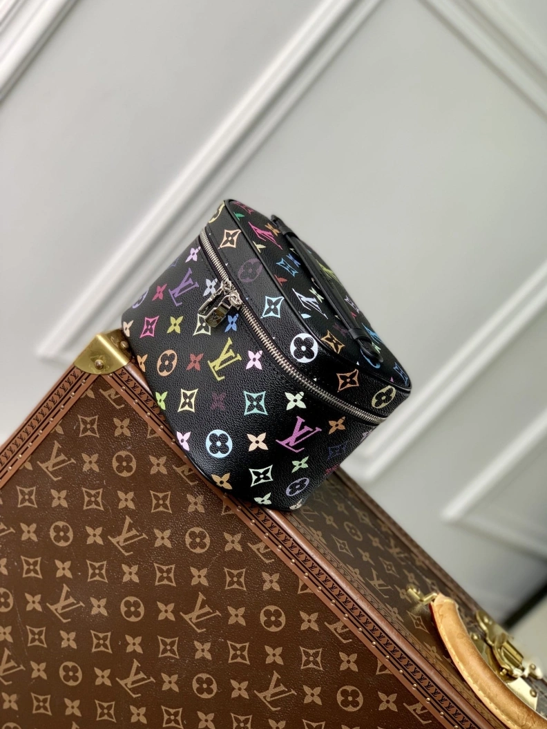 Efficient LX Cosmetic Bags 1700