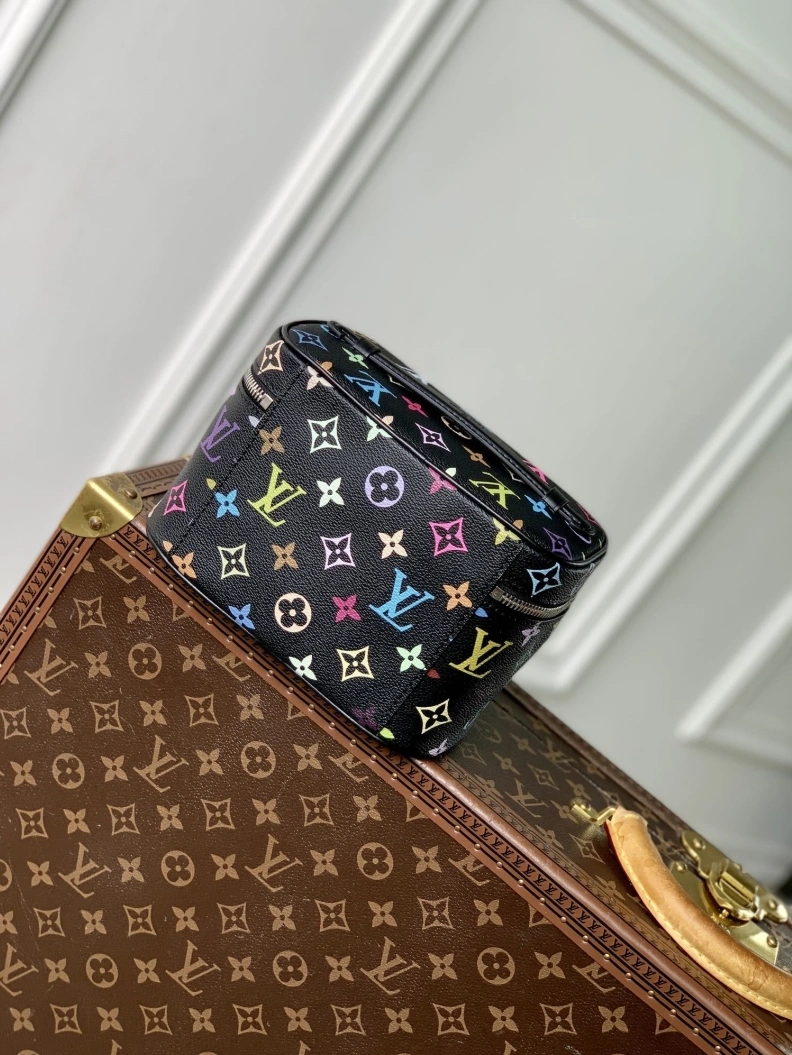 Efficient LX Cosmetic Bags 1700