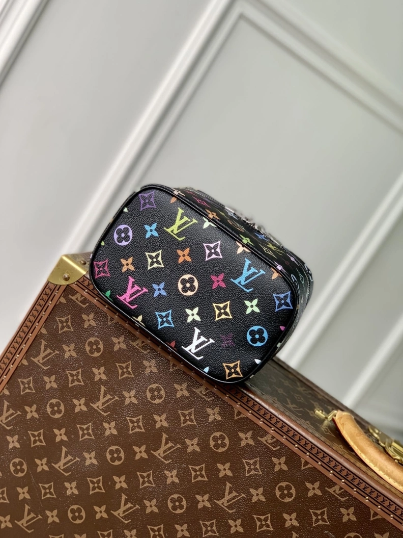 Efficient LX Cosmetic Bags 1700