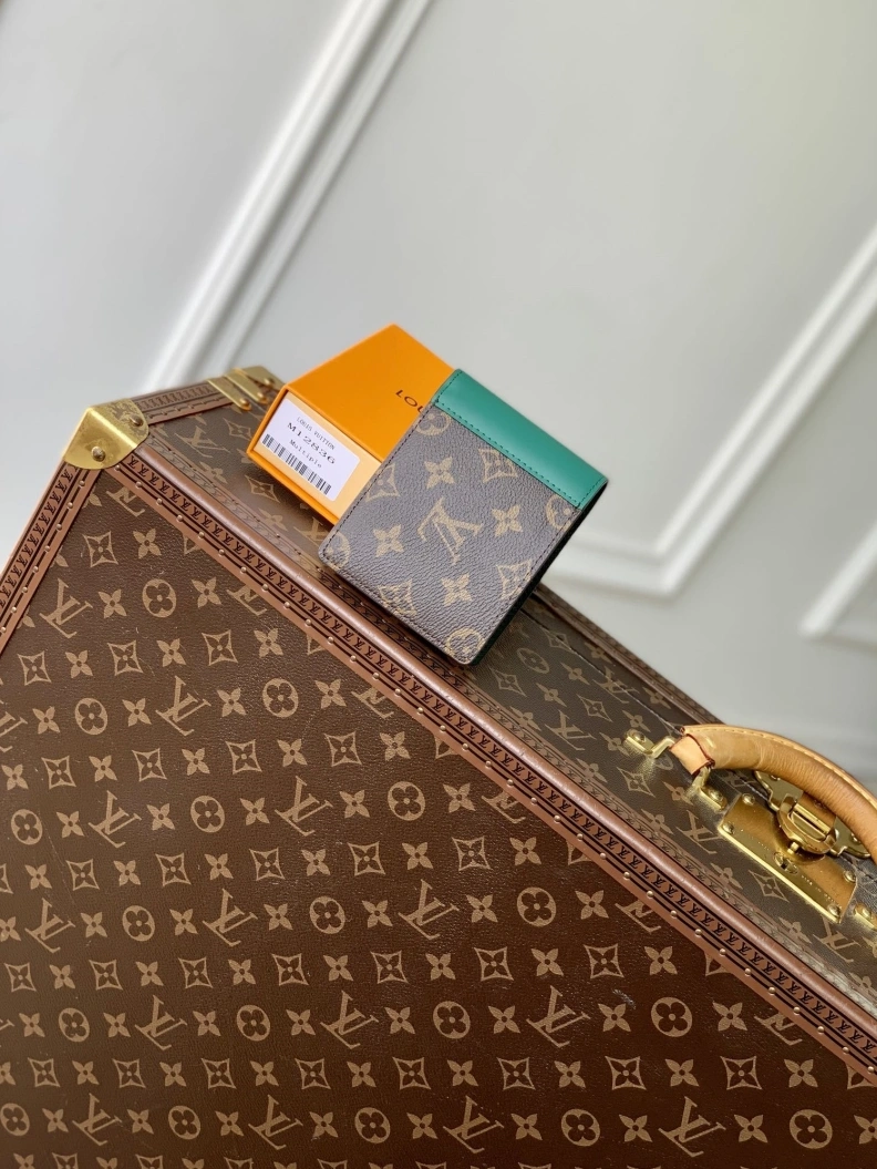 Trendsetting LX Wallets 1587