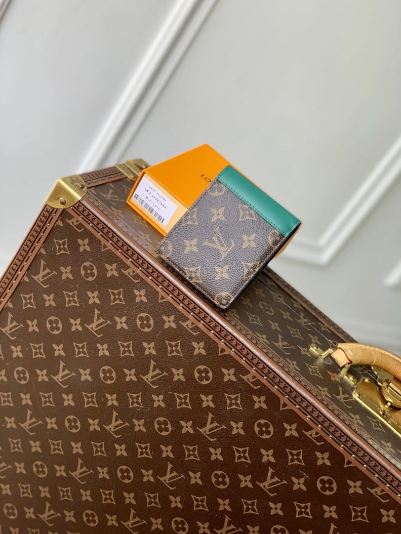Trendsetting LX Wallets 1587