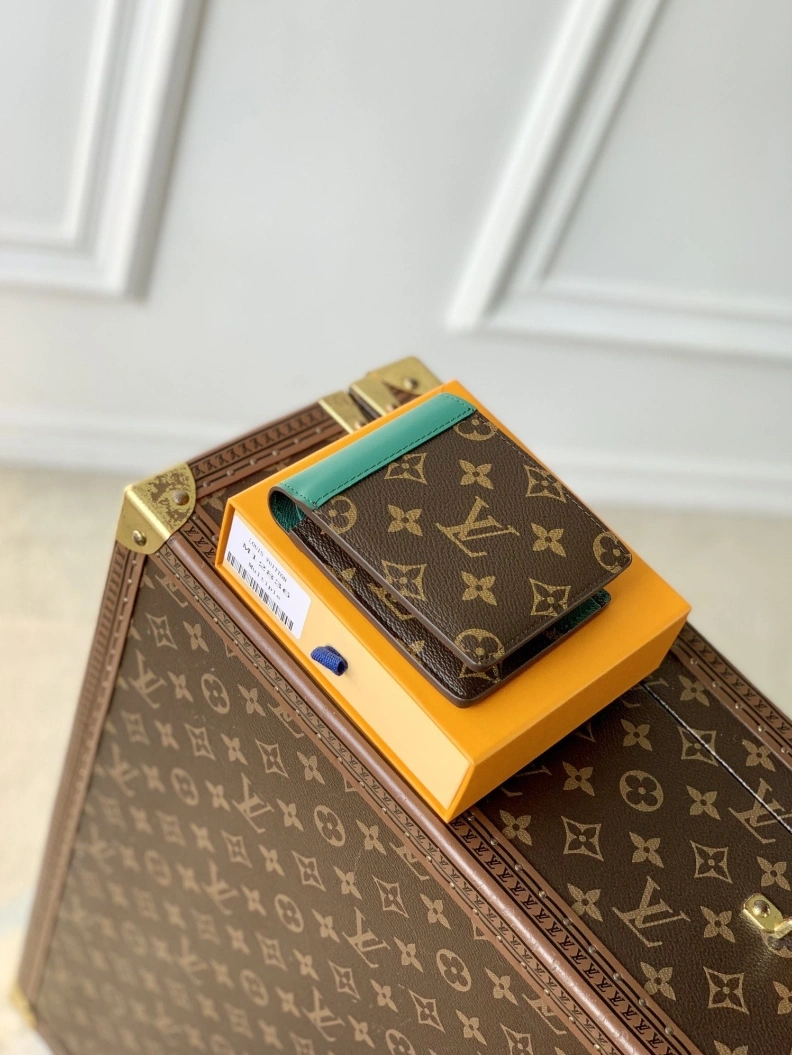 Trendsetting LX Wallets 1587