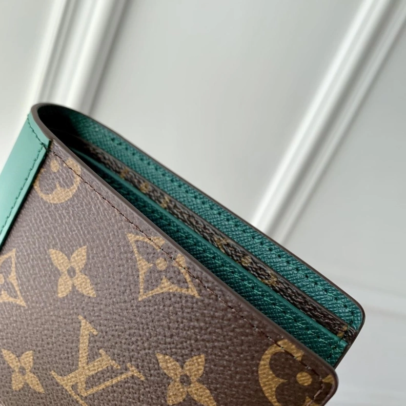 Trendsetting LX Wallets 1587