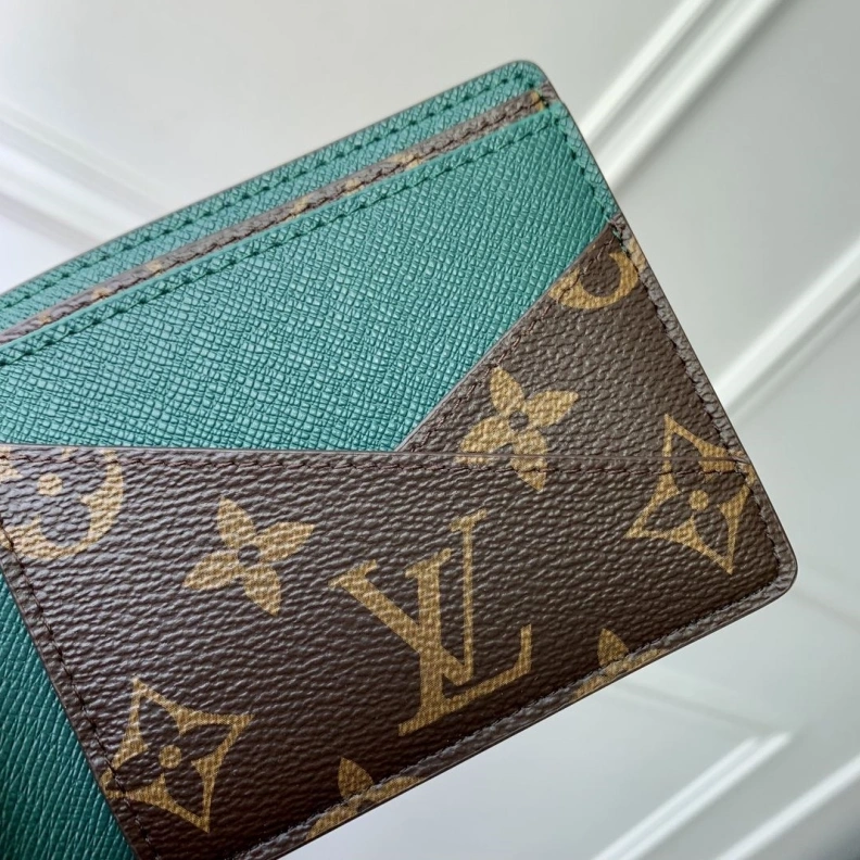 Trendsetting LX Wallets 1587