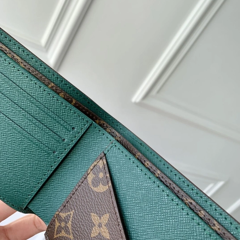 Trendsetting LX Wallets 1587