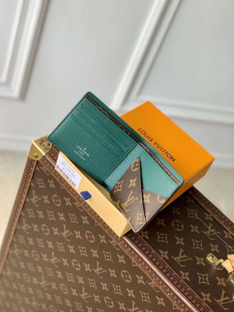Trendsetting LX Wallets 1587