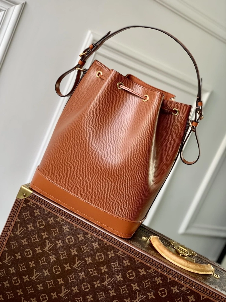 Bold LX Bucket Bags 1780