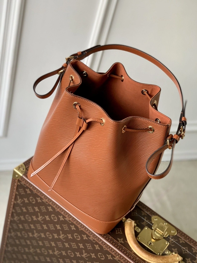 Bold LX Bucket Bags 1780