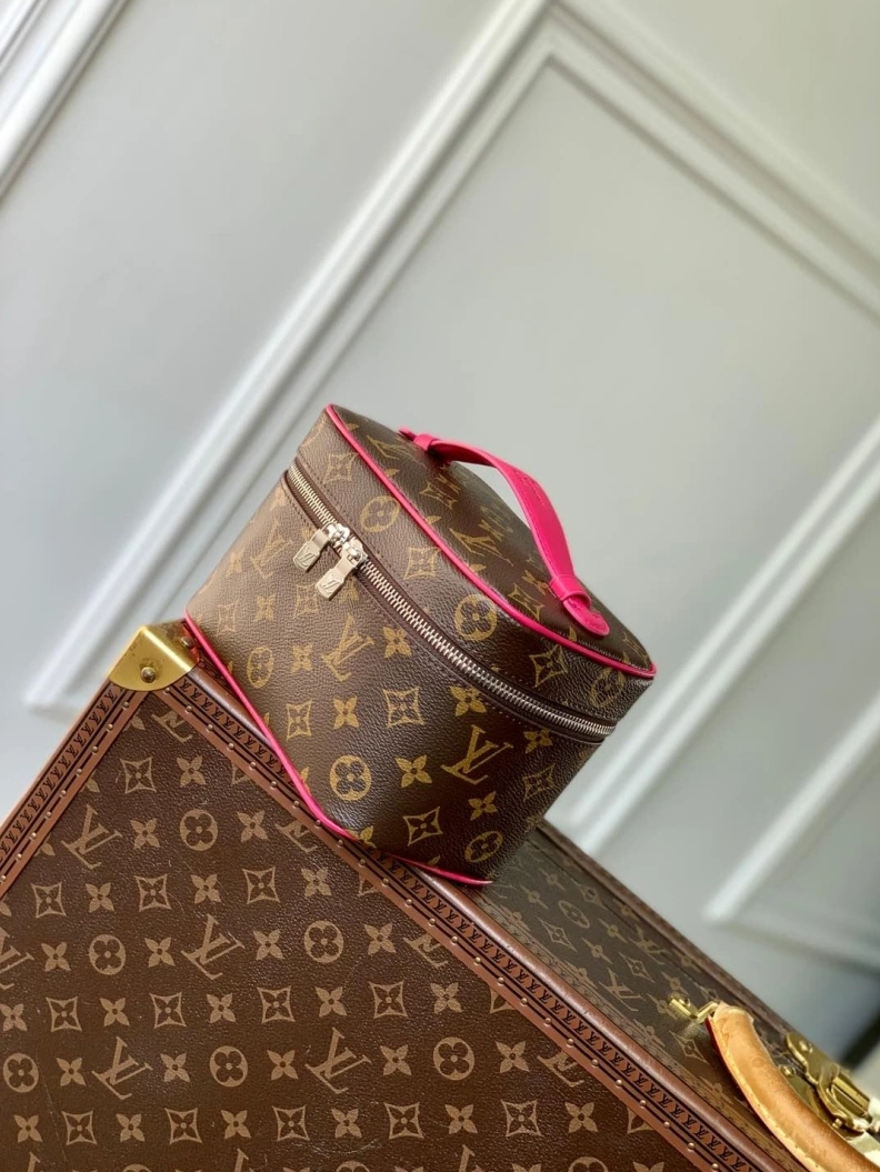 LX Cosmetic Bags Refined 1689