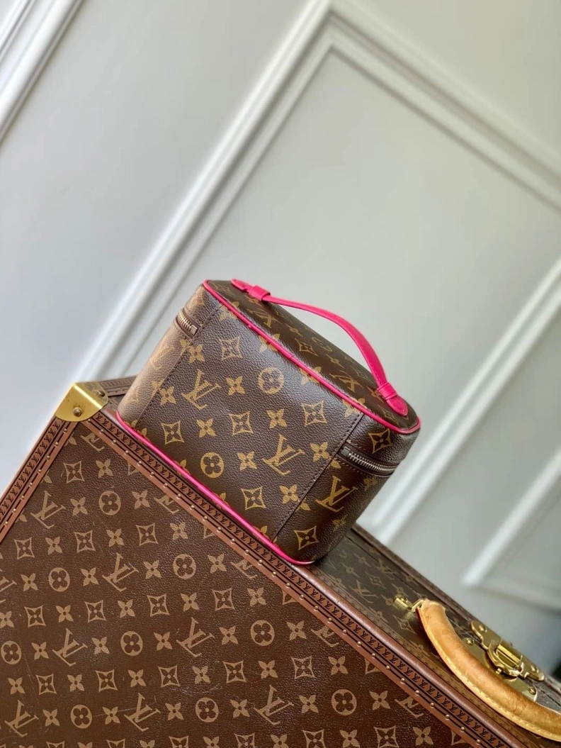 LX Cosmetic Bags Refined 1689