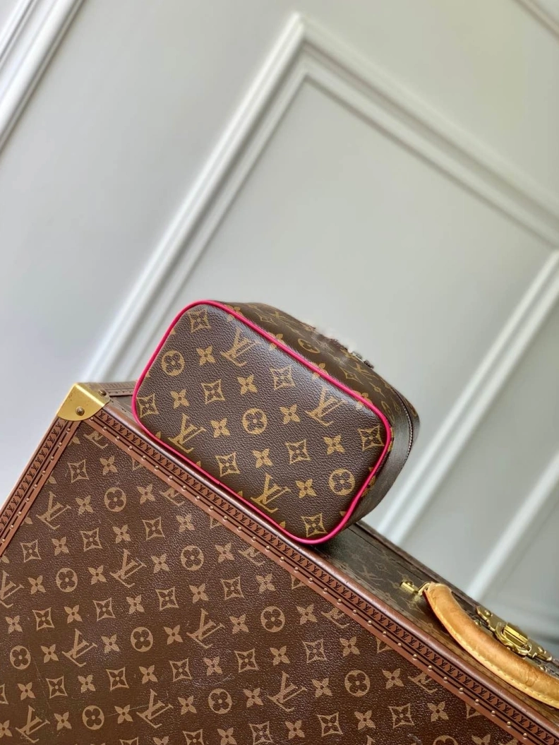 LX Cosmetic Bags Refined 1689