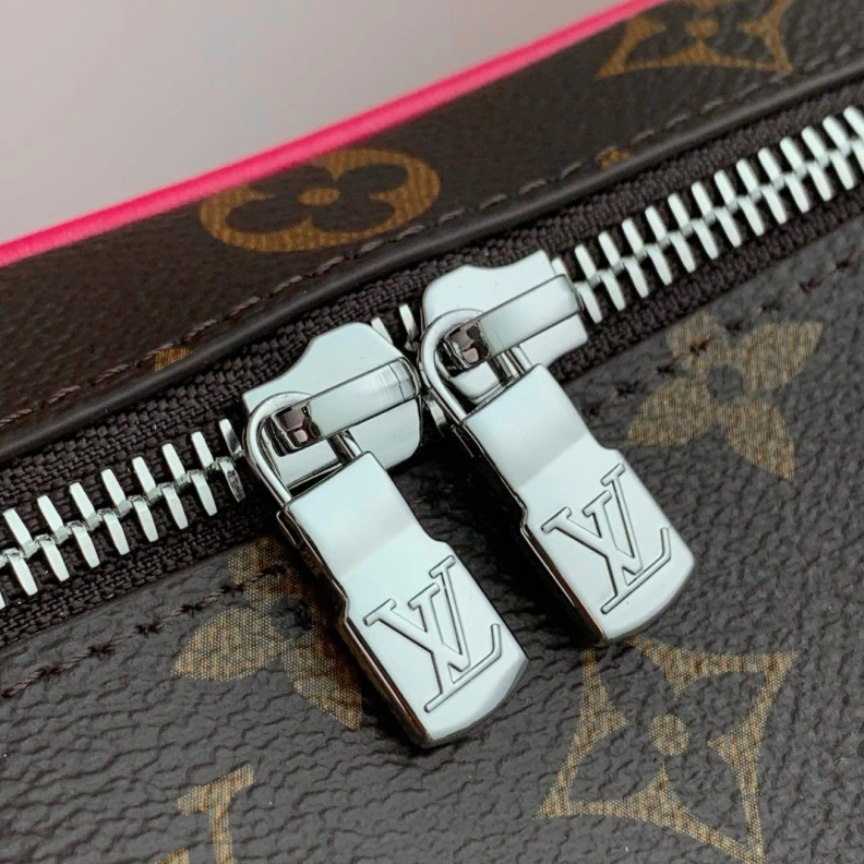 LX Cosmetic Bags Refined 1689