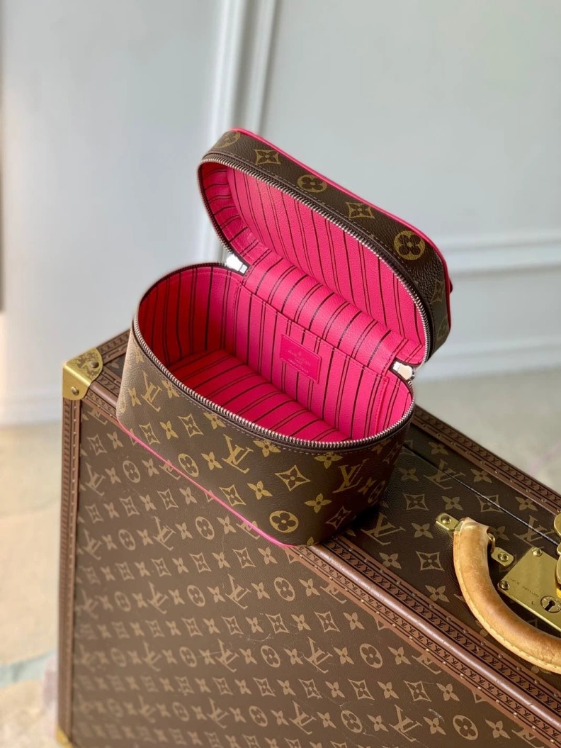 LX Cosmetic Bags Refined 1689