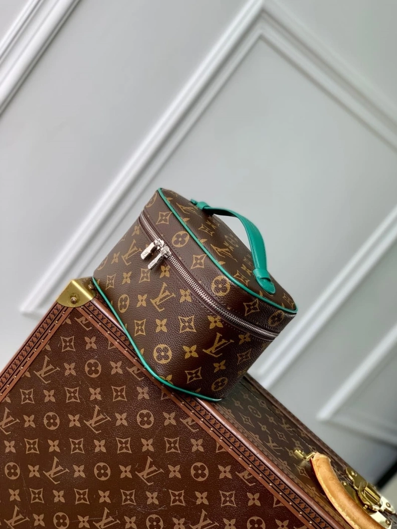 Trendsetting LX Cosmetic Bags 1683