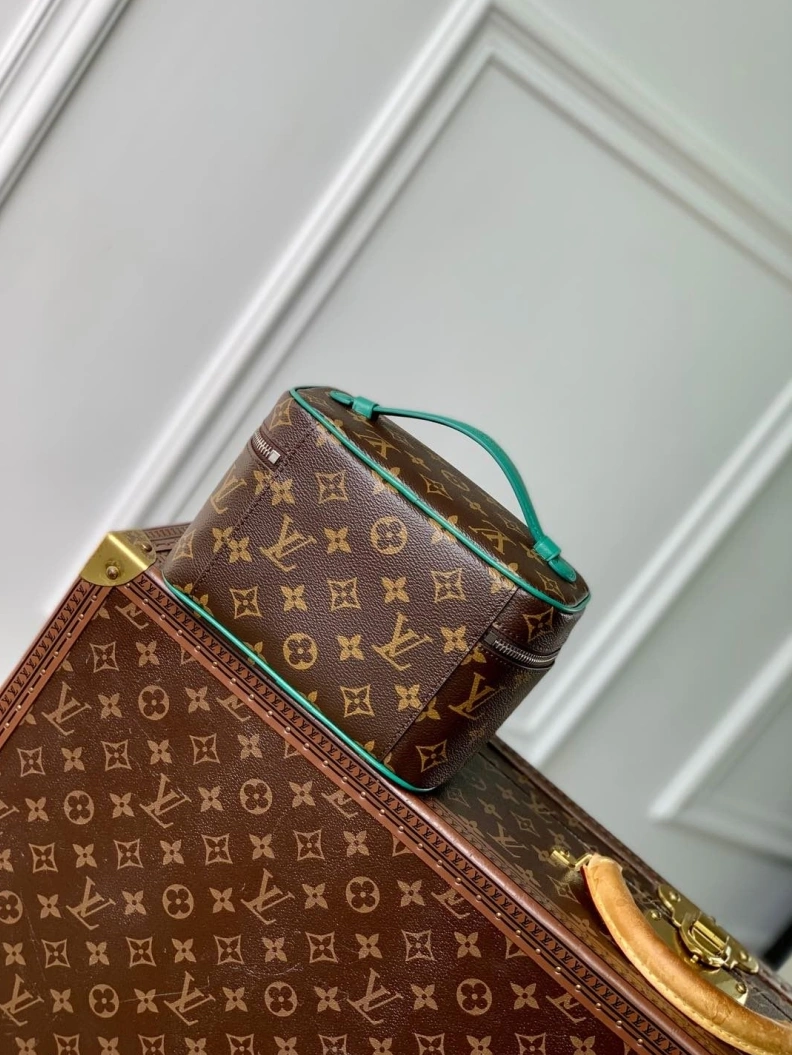 Trendsetting LX Cosmetic Bags 1683