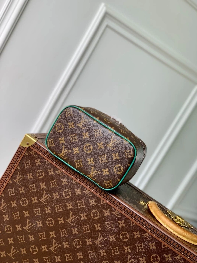 Trendsetting LX Cosmetic Bags 1683