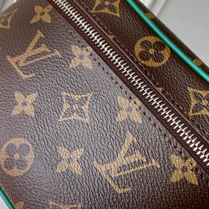 Trendsetting LX Cosmetic Bags 1683
