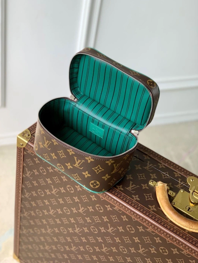 Trendsetting LX Cosmetic Bags 1683