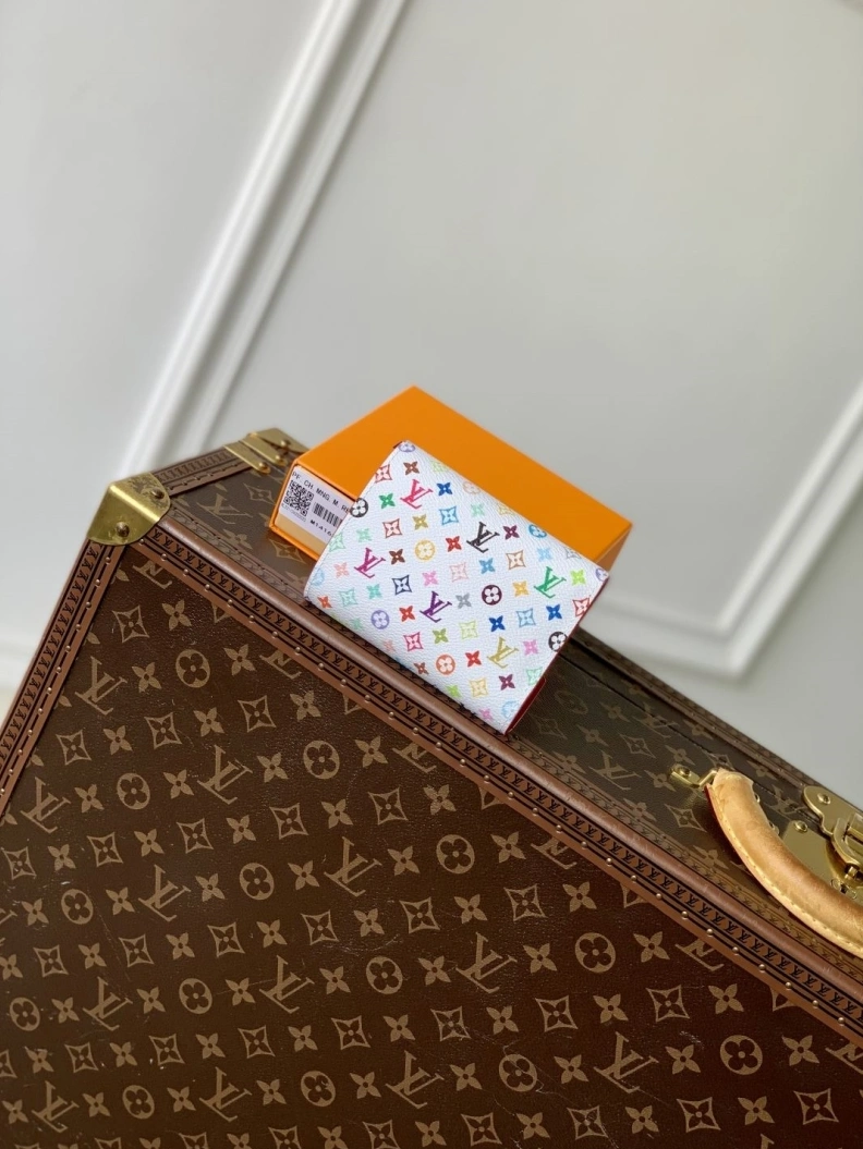 Trendsetting LX Wallets 1558