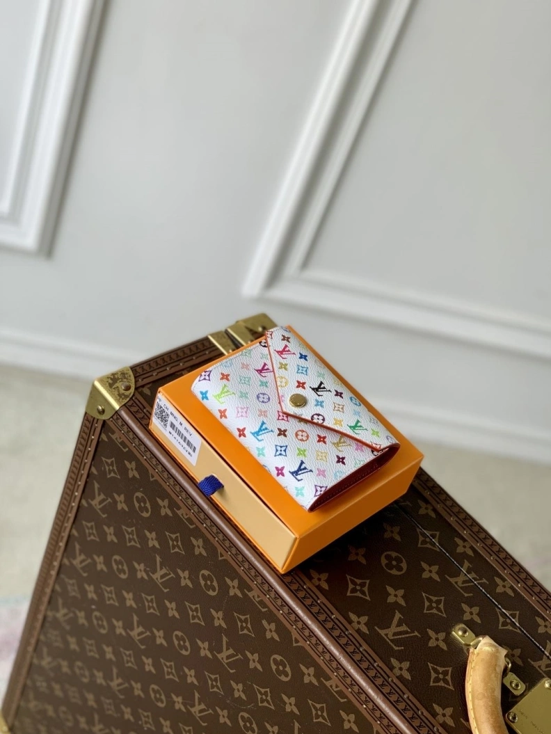 Trendsetting LX Wallets 1558