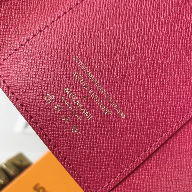 Trendsetting LX Wallets 1558