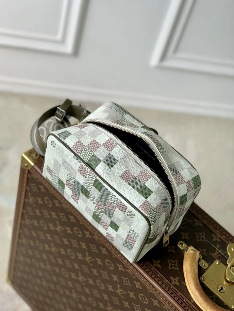 LX Cosmetic Bags Reliable 1715