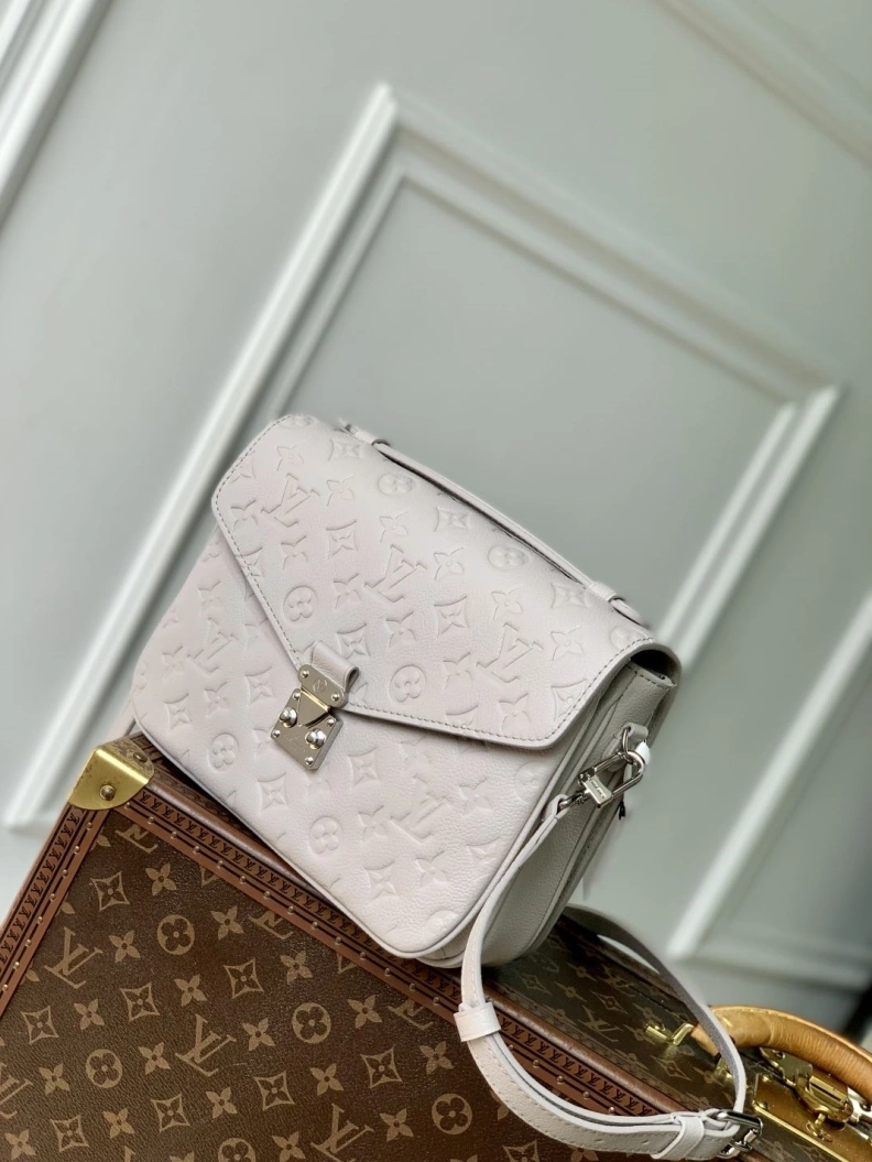 Classic LX Satchel Bags 975
