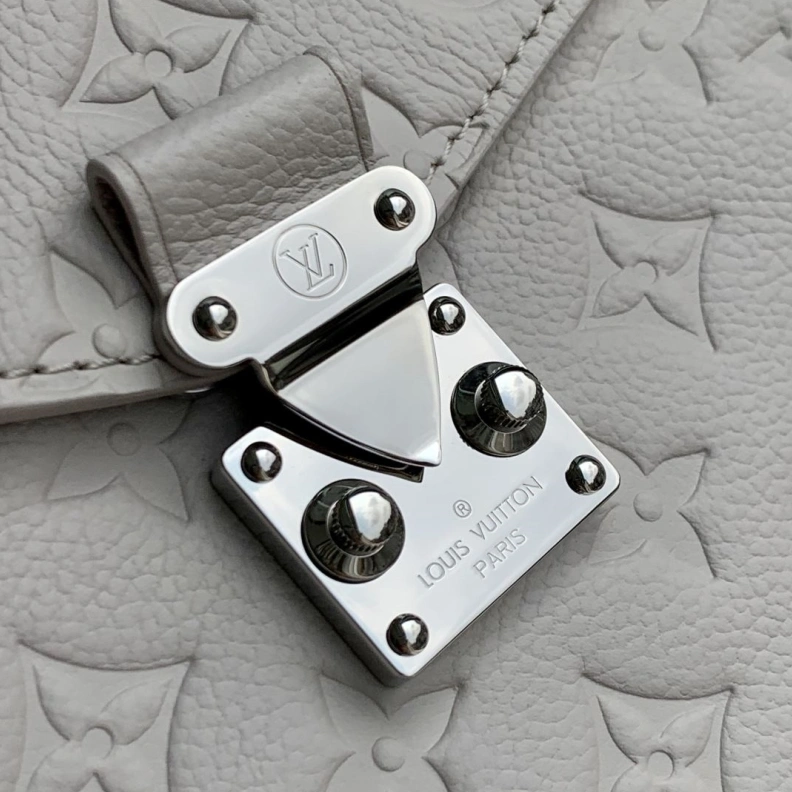 Classic LX Satchel Bags 975