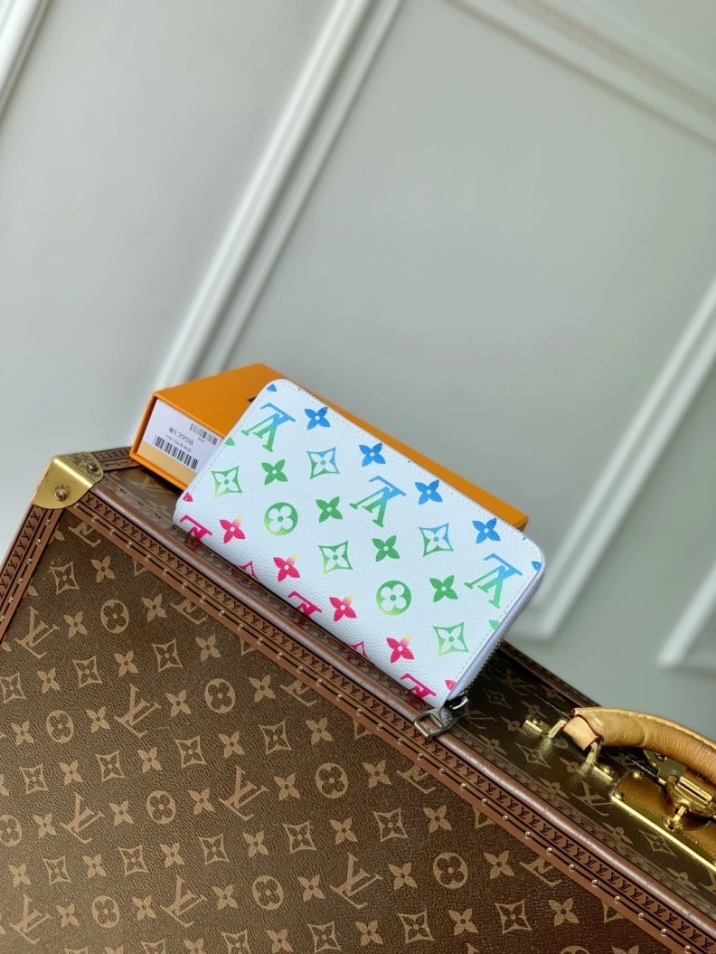 Sophisticated LX Wallets 780