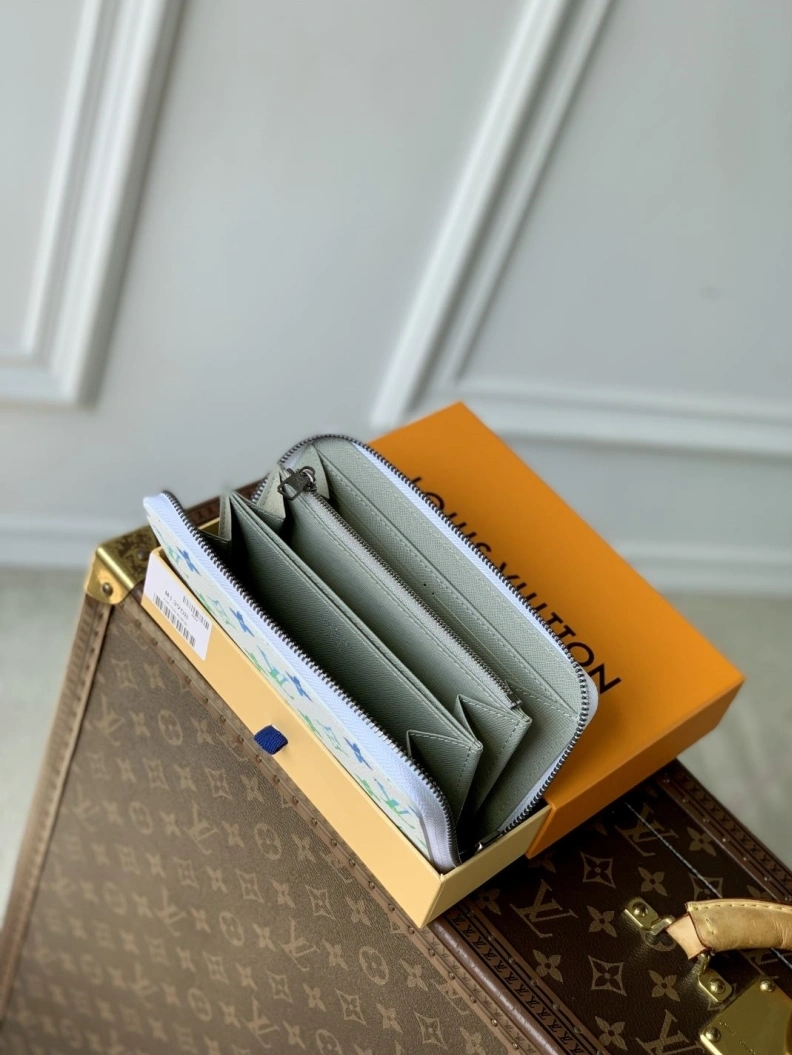 Sophisticated LX Wallets 780