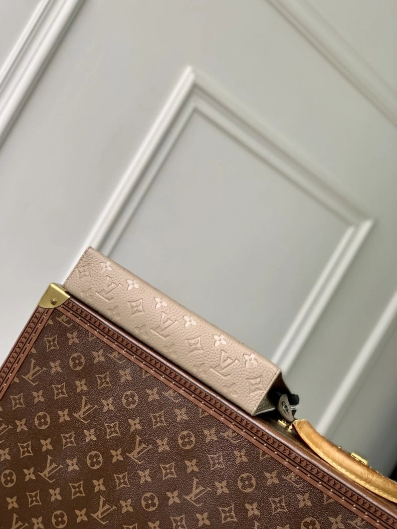 Vibrant LX Clutch Bags 980