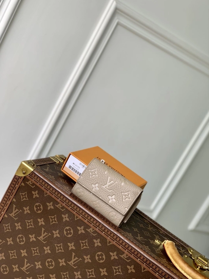 Unique LX Wallets 764