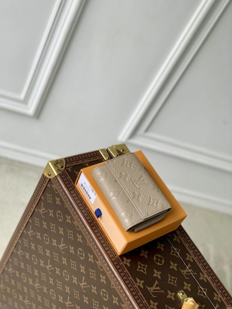 Unique LX Wallets 764