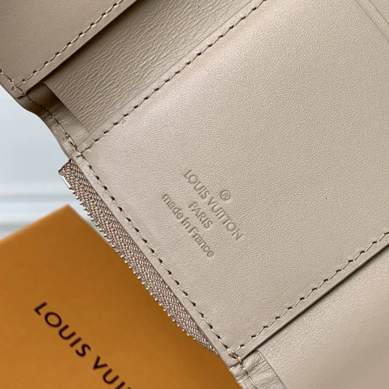 Unique LX Wallets 764