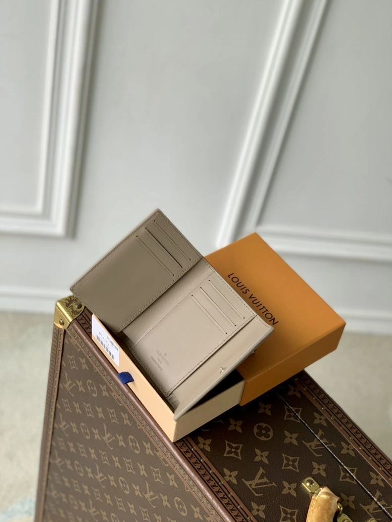Unique LX Wallets 764