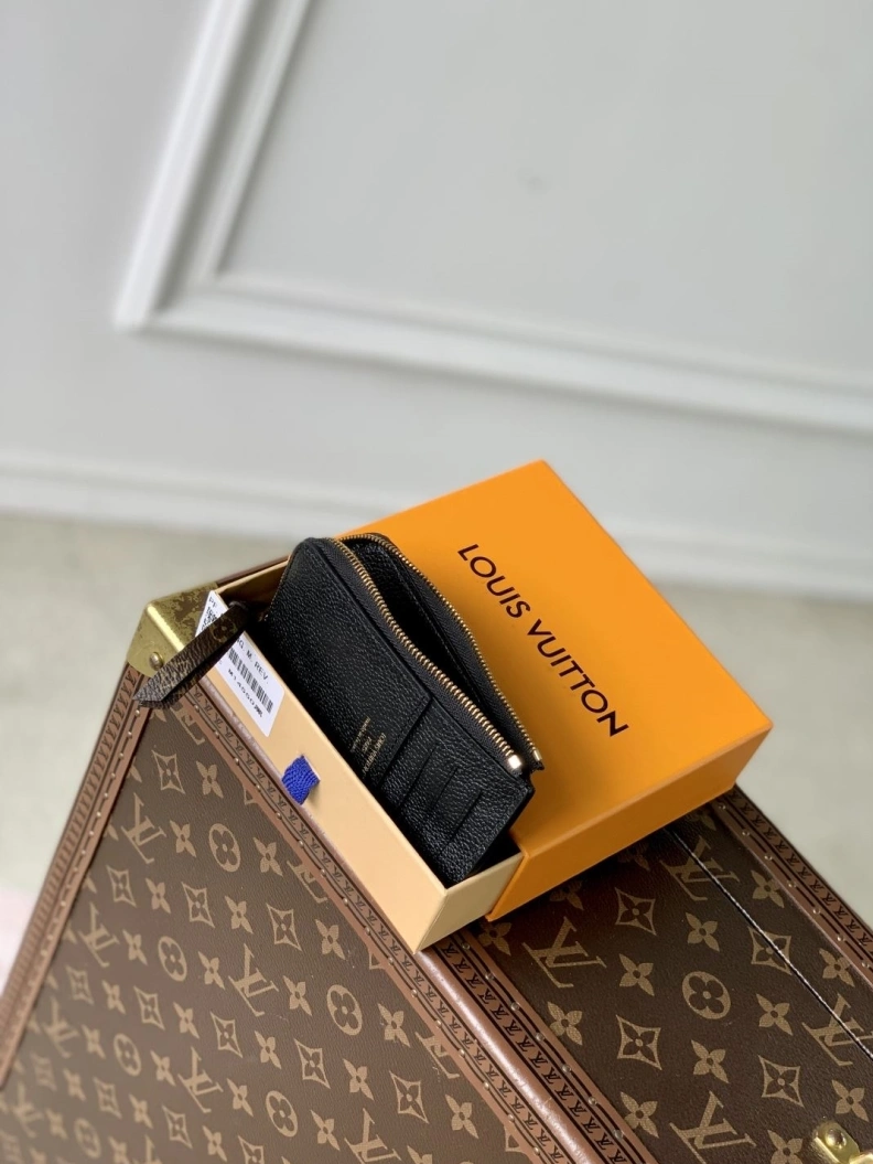 Cozy LX Wallets 751