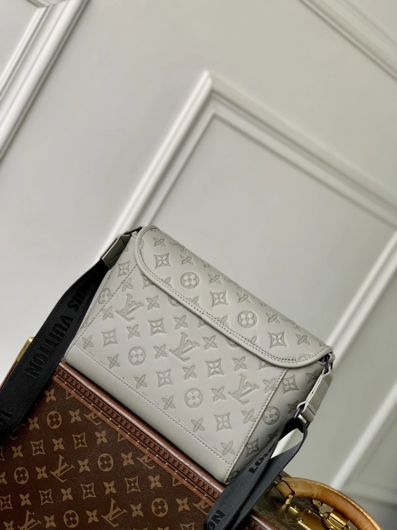 Trendsetting LX Satchel Bags 924