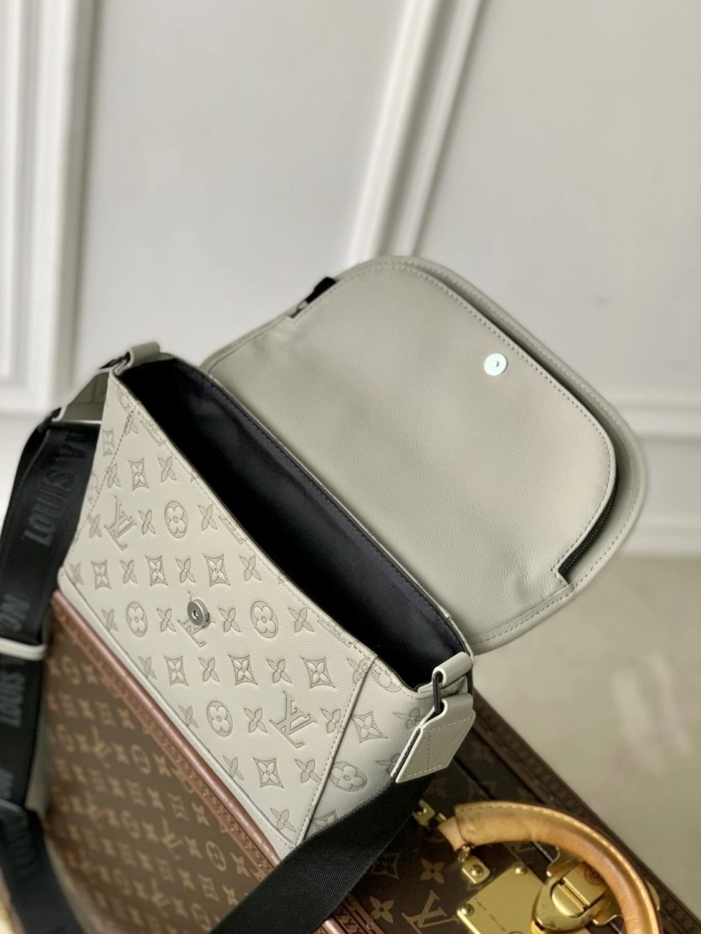 Trendsetting LX Satchel Bags 924