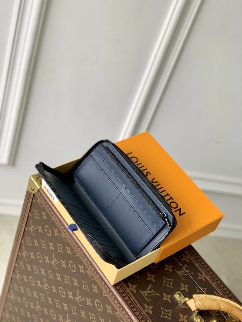 LX Wallets SportInspired 739