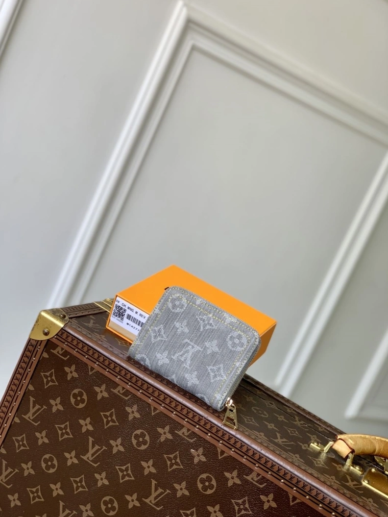 Bold LX Wallets 736