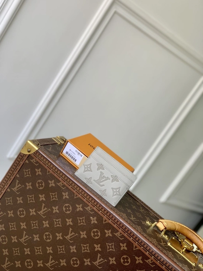 Practical LX Wallets 735
